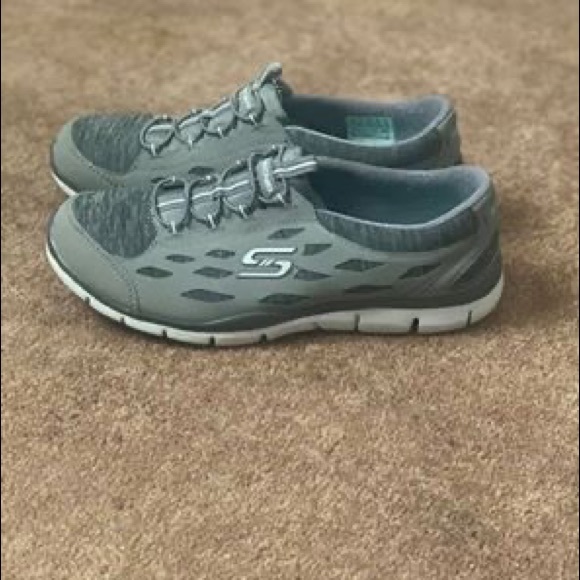 Skechers - Picture 2 of 3